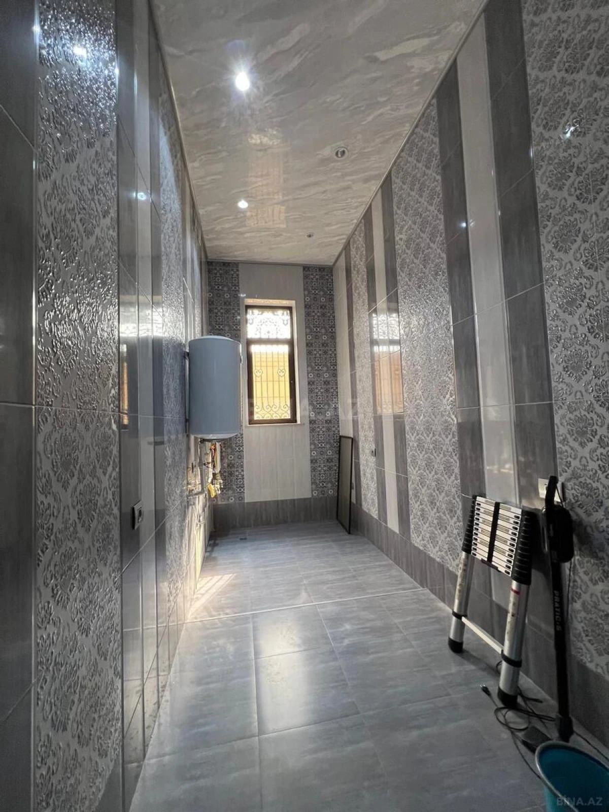 Satılır 7 otaqlı həyət evi 285 m²