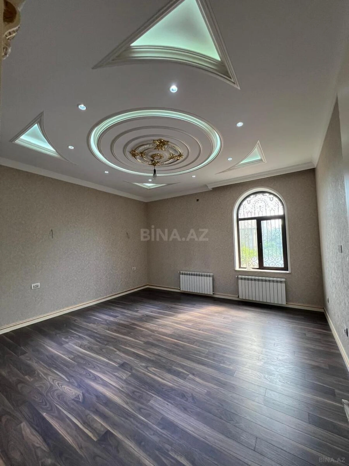 Satılır 7 otaqlı həyət evi 285 m²