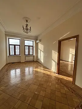 Satılır 6 otaqlı mənzil 320 m²