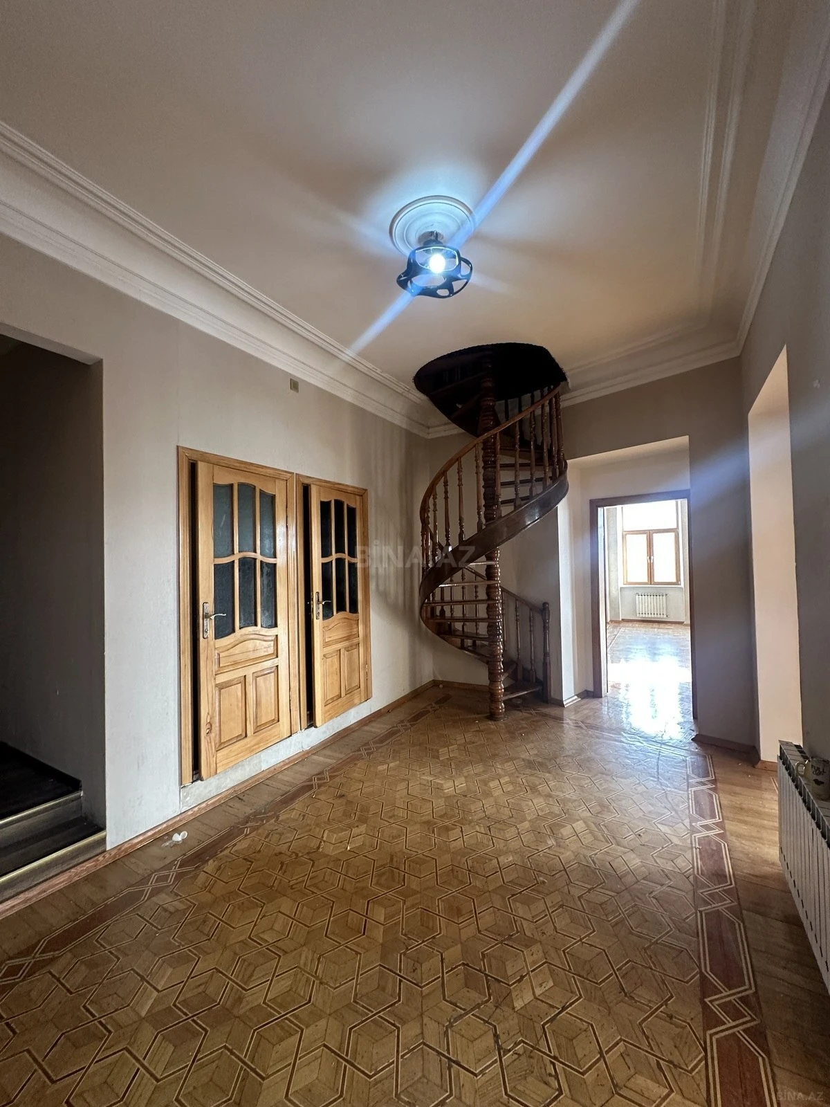 Satılır 6 otaqlı mənzil 320 m²