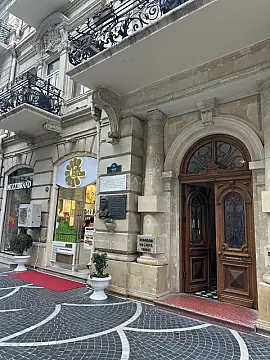 Satılır 6 otaqlı mənzil 320 m²