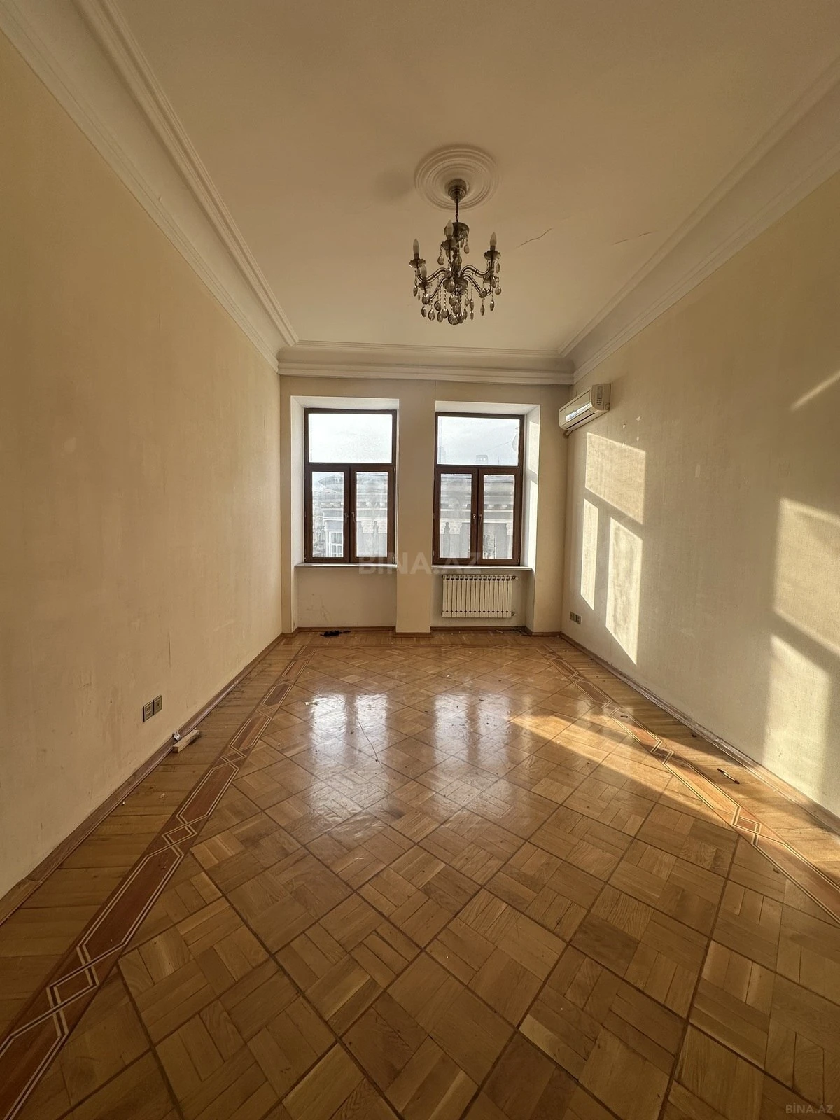 Satılır 6 otaqlı mənzil 320 m²