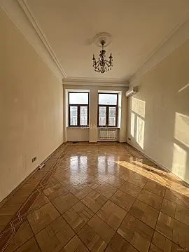 Satılır 6 otaqlı mənzil 320 m²