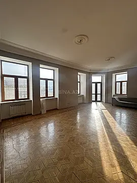 Satılır 6 otaqlı mənzil 320 m²