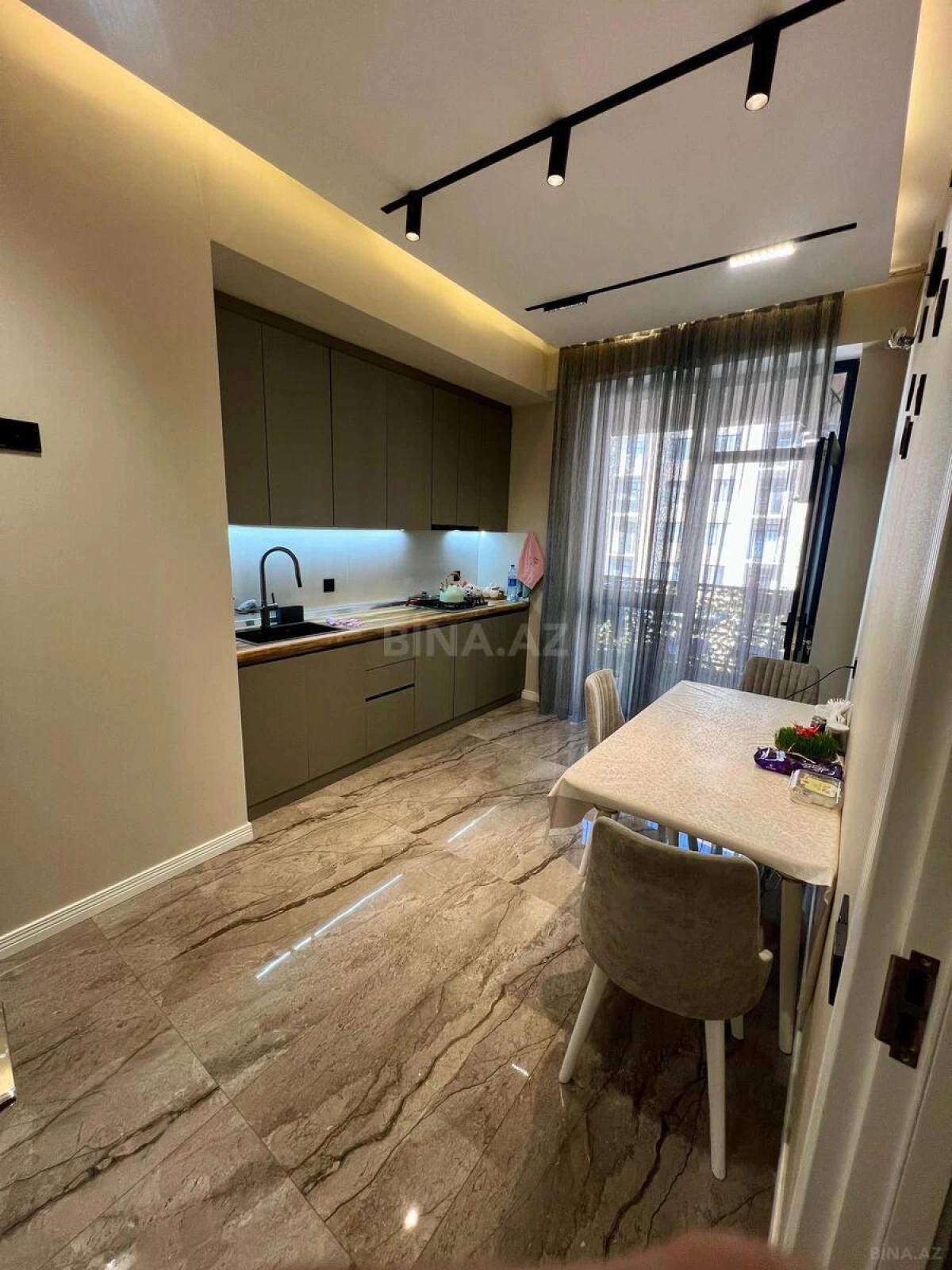 Kirayə verilir 2 otaqlı mənzil 80 m²