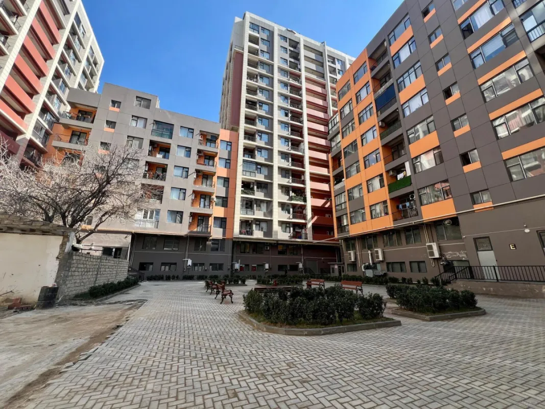 Kirayə verilir 2 otaqlı mənzil 80 m²
