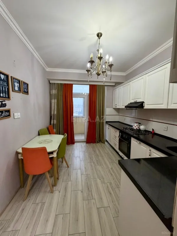 Satılır 3 otaqlı mənzil 110 m²