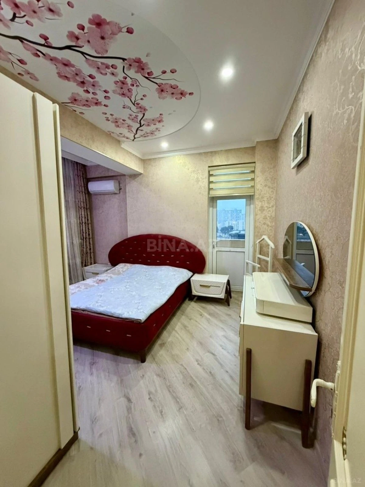 Satılır 3 otaqlı mənzil 110 m²