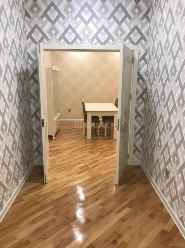 Kirayə verilir 2 otaqlı mənzil 105 m²