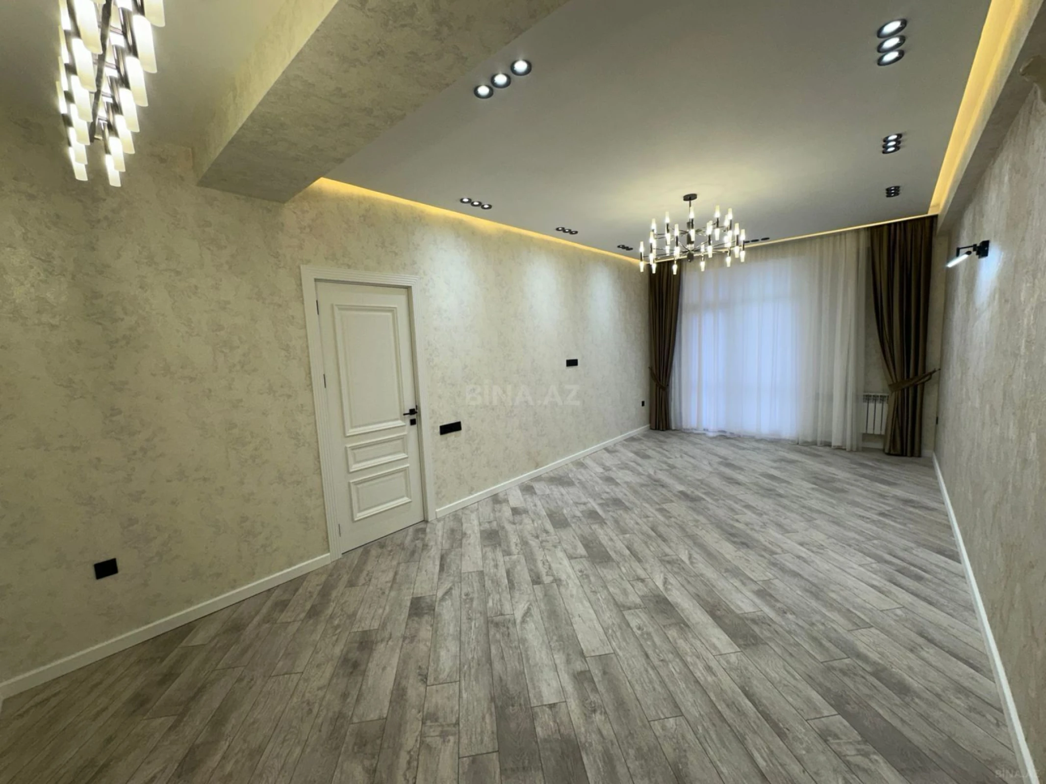 Satılır 4 otaqlı mənzil 125 m²