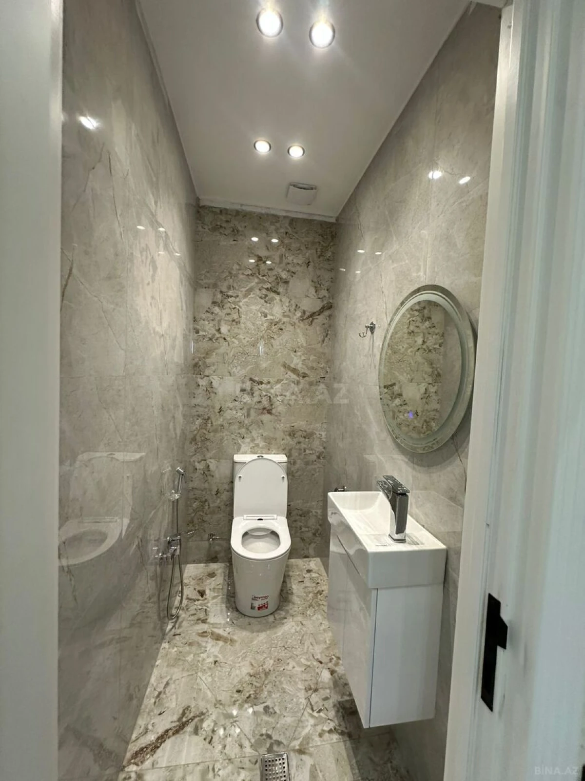 Satılır 4 otaqlı mənzil 125 m²