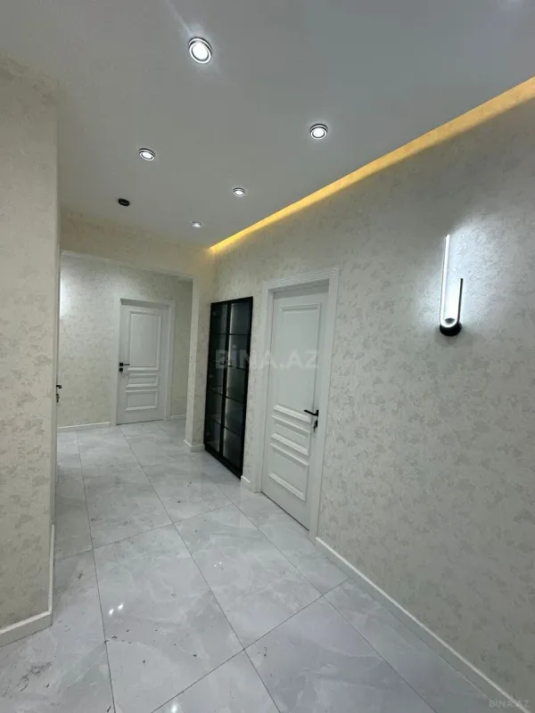 Satılır 4 otaqlı mənzil 125 m²