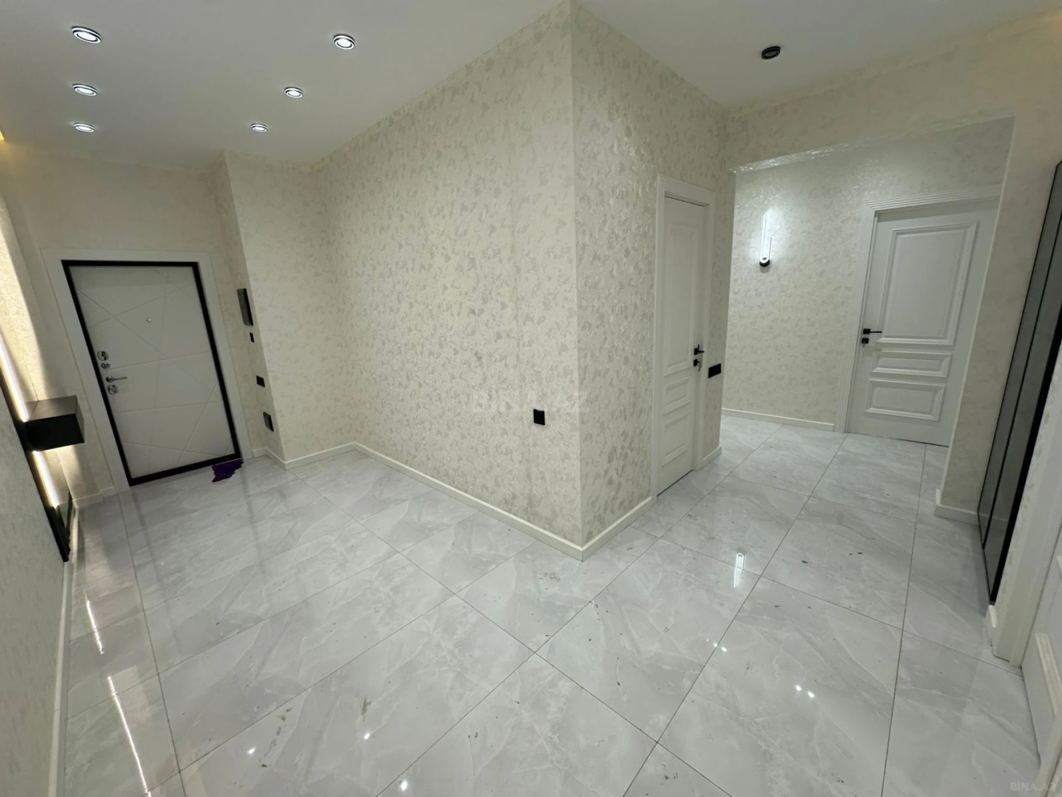 Satılır 4 otaqlı mənzil 125 m²
