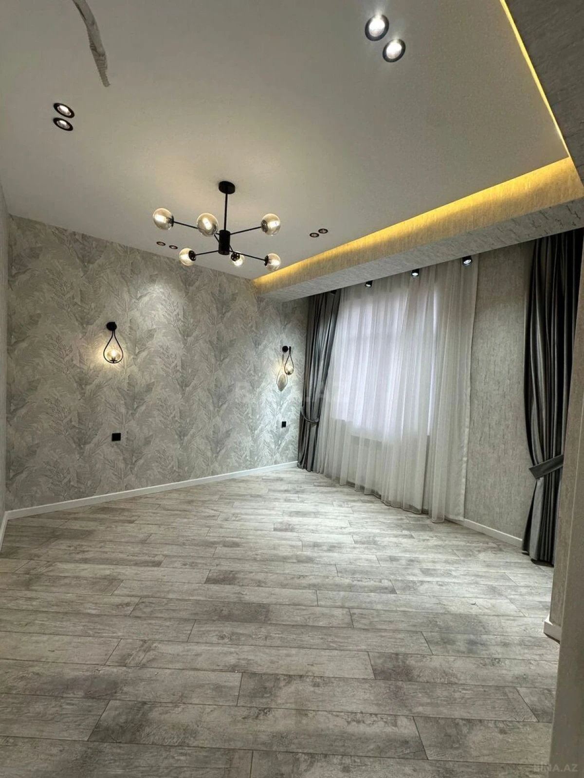 Satılır 4 otaqlı mənzil 125 m²
