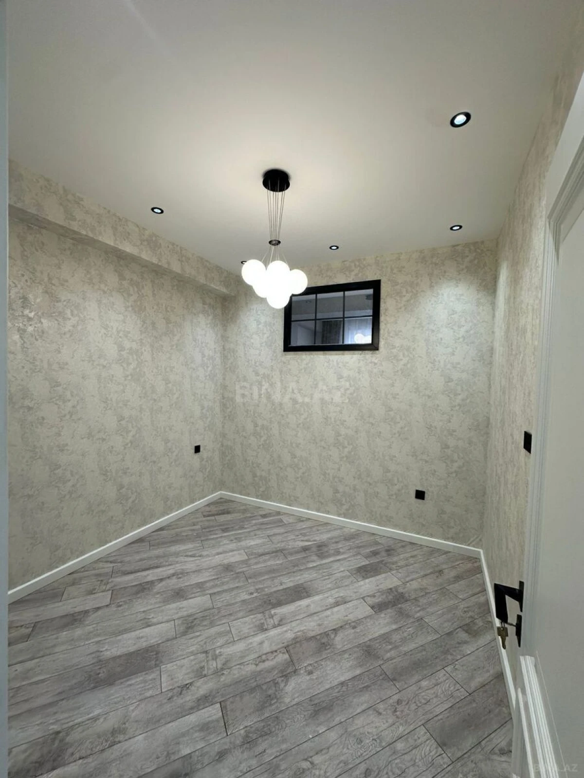 Satılır 4 otaqlı mənzil 125 m²