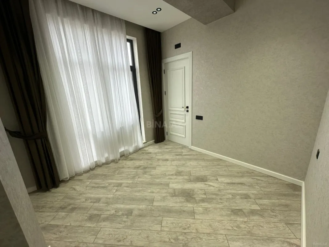 Satılır 4 otaqlı mənzil 125 m²