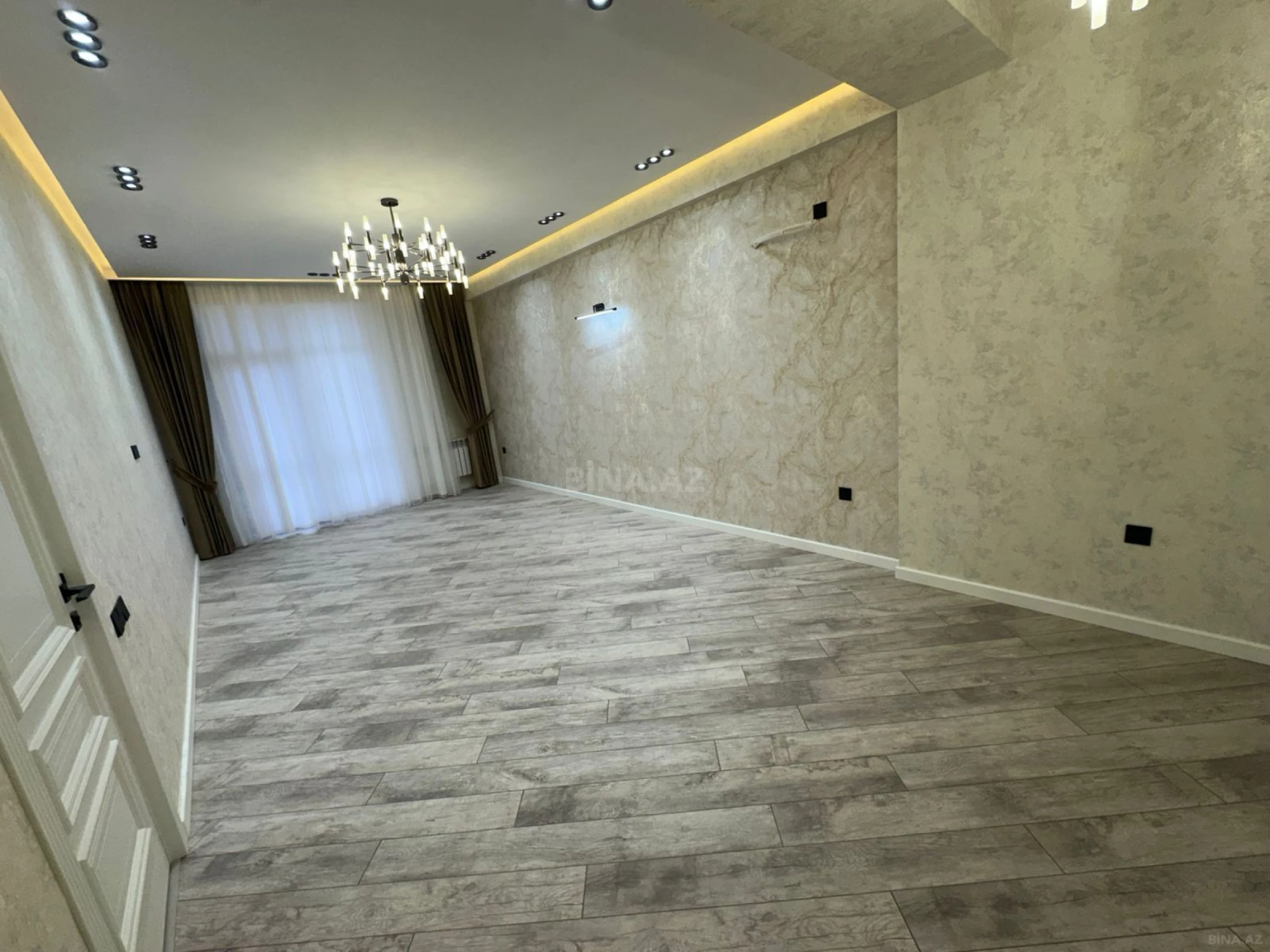 Satılır 4 otaqlı mənzil 125 m²