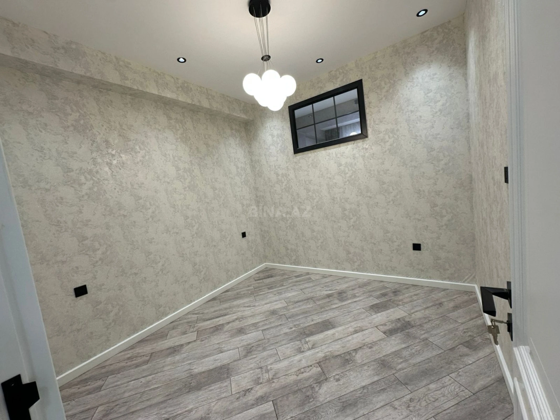 Satılır 4 otaqlı mənzil 125 m²