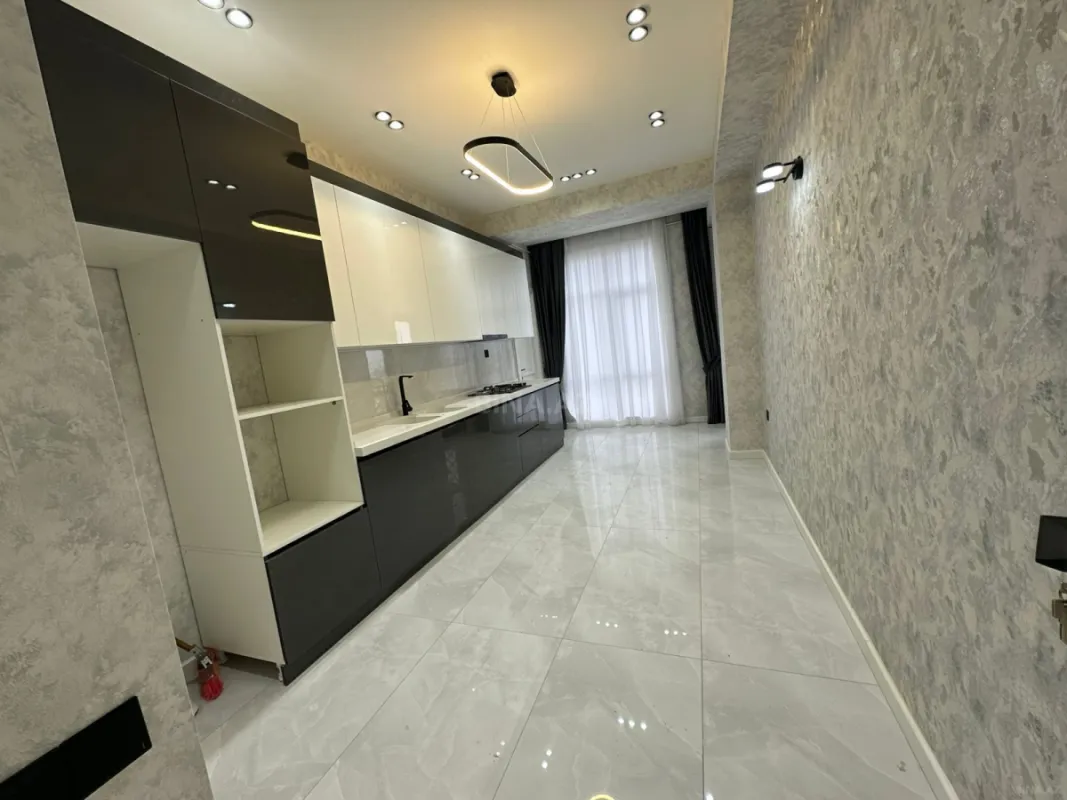 Satılır 4 otaqlı mənzil 125 m²