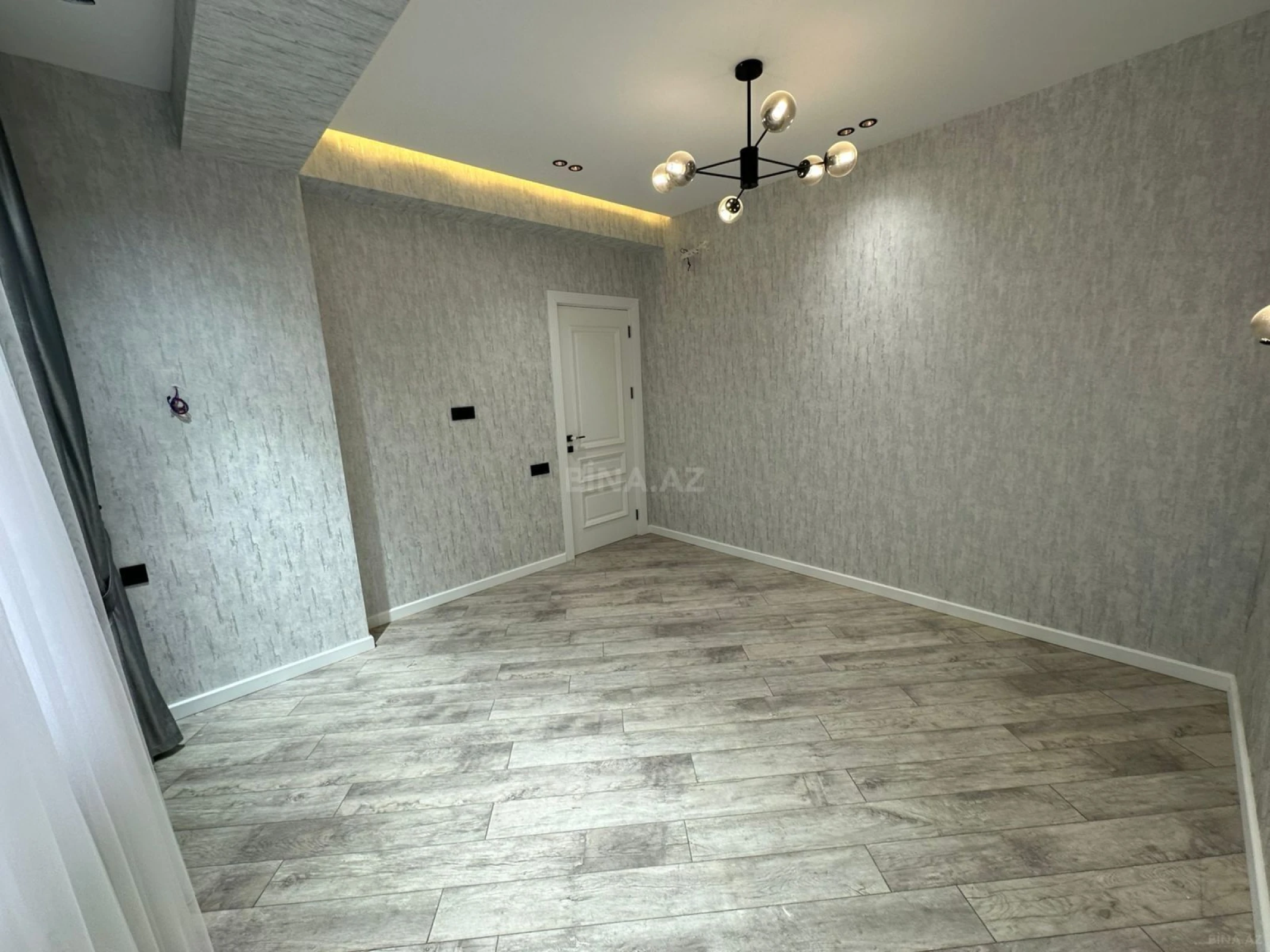 Satılır 4 otaqlı mənzil 125 m²