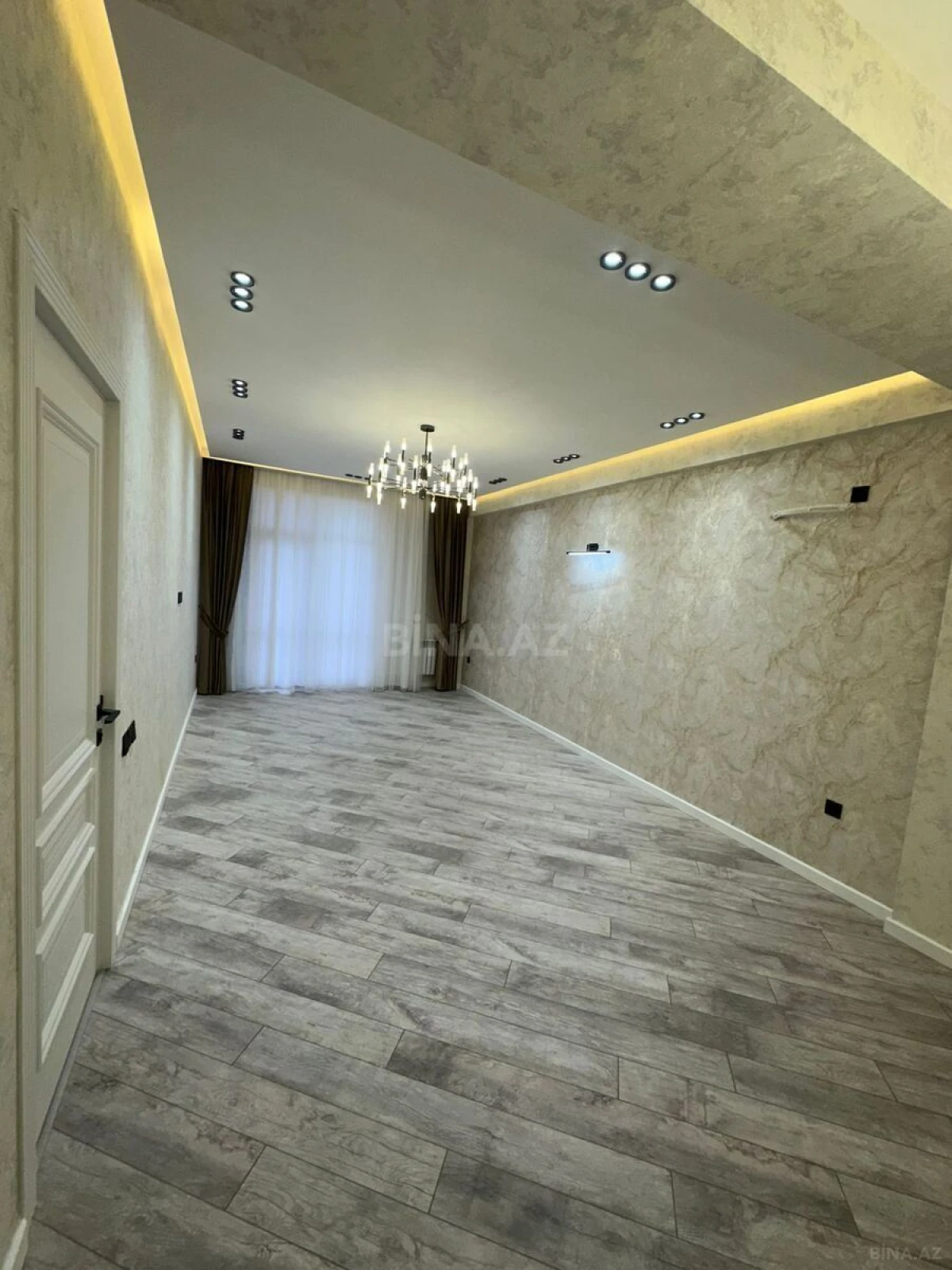Satılır 4 otaqlı mənzil 125 m²