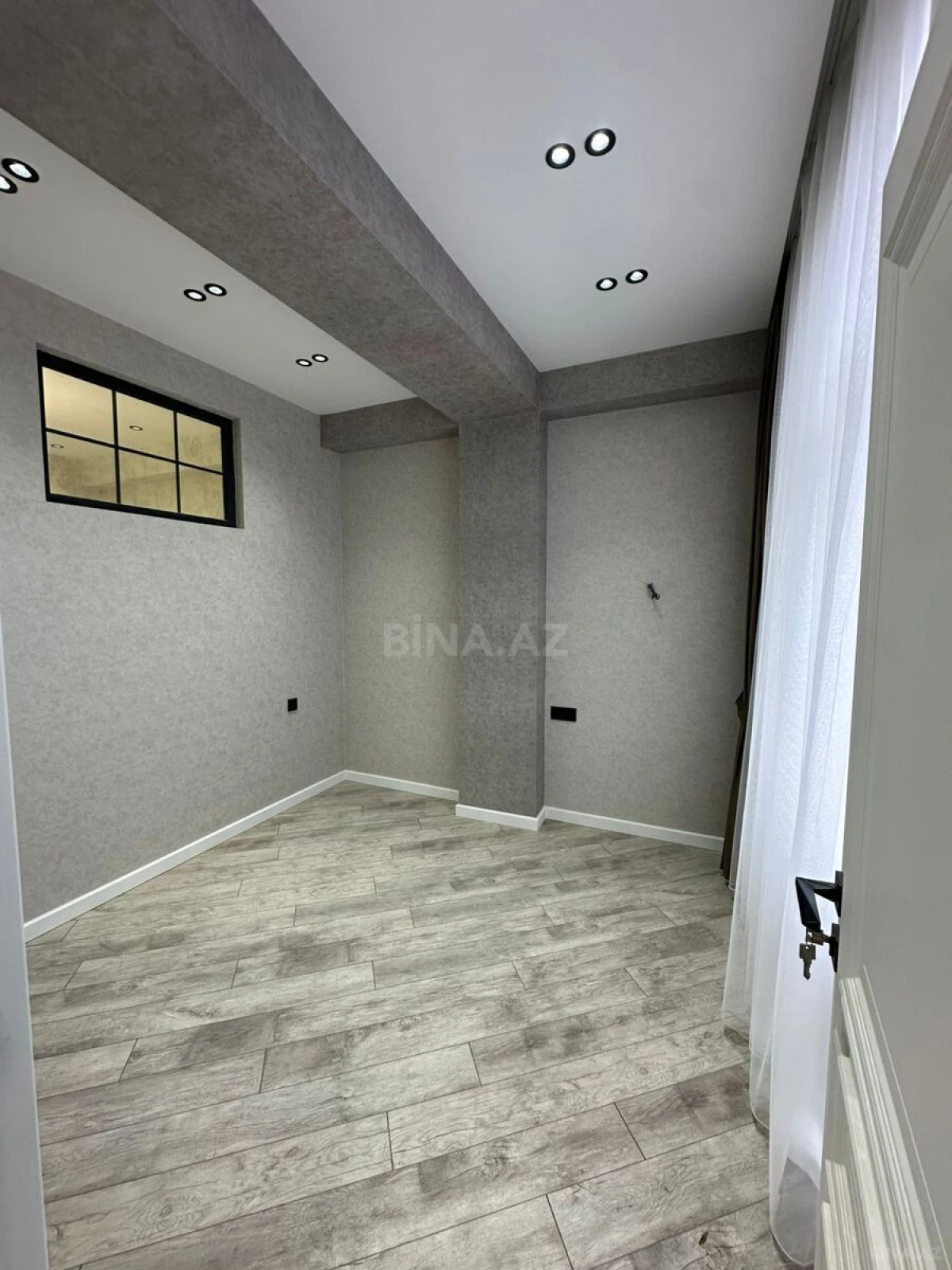 Satılır 4 otaqlı mənzil 125 m²