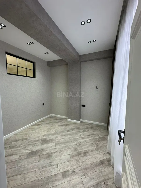 Satılır 4 otaqlı mənzil 125 m²