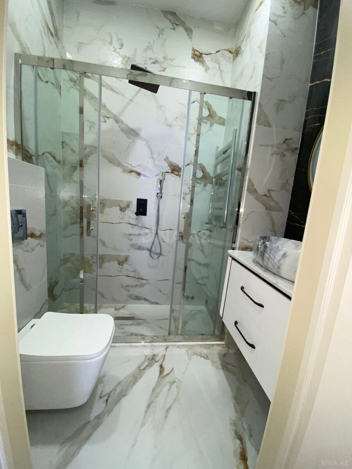 Satılır 3 otaqlı mənzil 132 m²