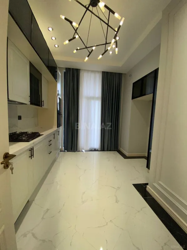 Satılır 3 otaqlı mənzil 132 m²
