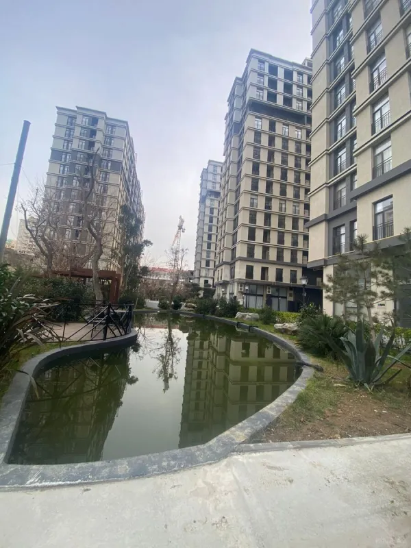 Satılır 3 otaqlı mənzil 132 m²