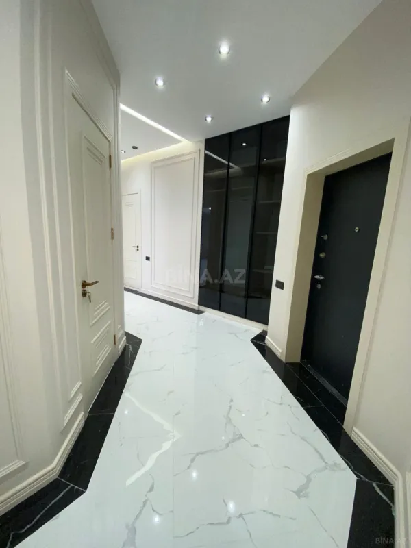 Satılır 3 otaqlı mənzil 132 m²