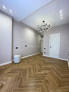 Satılır 3 otaqlı mənzil 132 m²