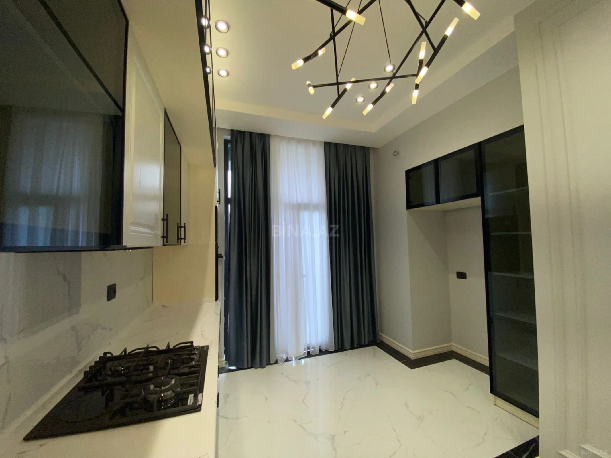 Satılır 3 otaqlı mənzil 132 m²