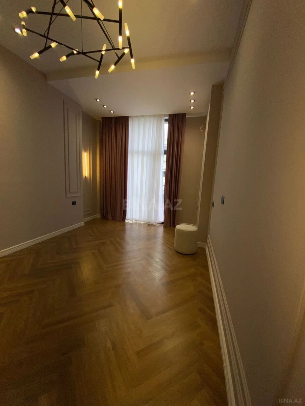 Satılır 3 otaqlı mənzil 132 m²