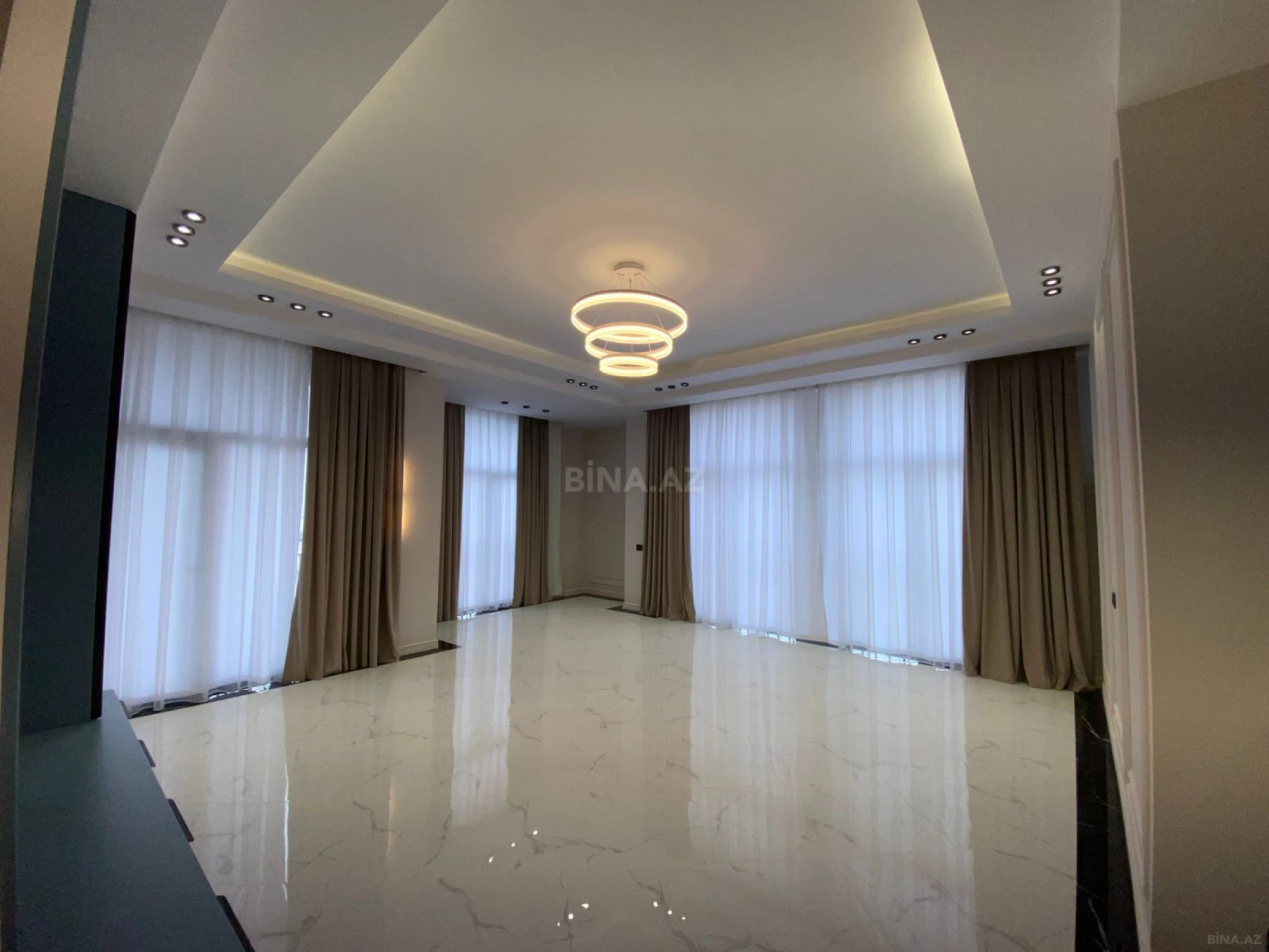 Satılır 3 otaqlı mənzil 132 m²