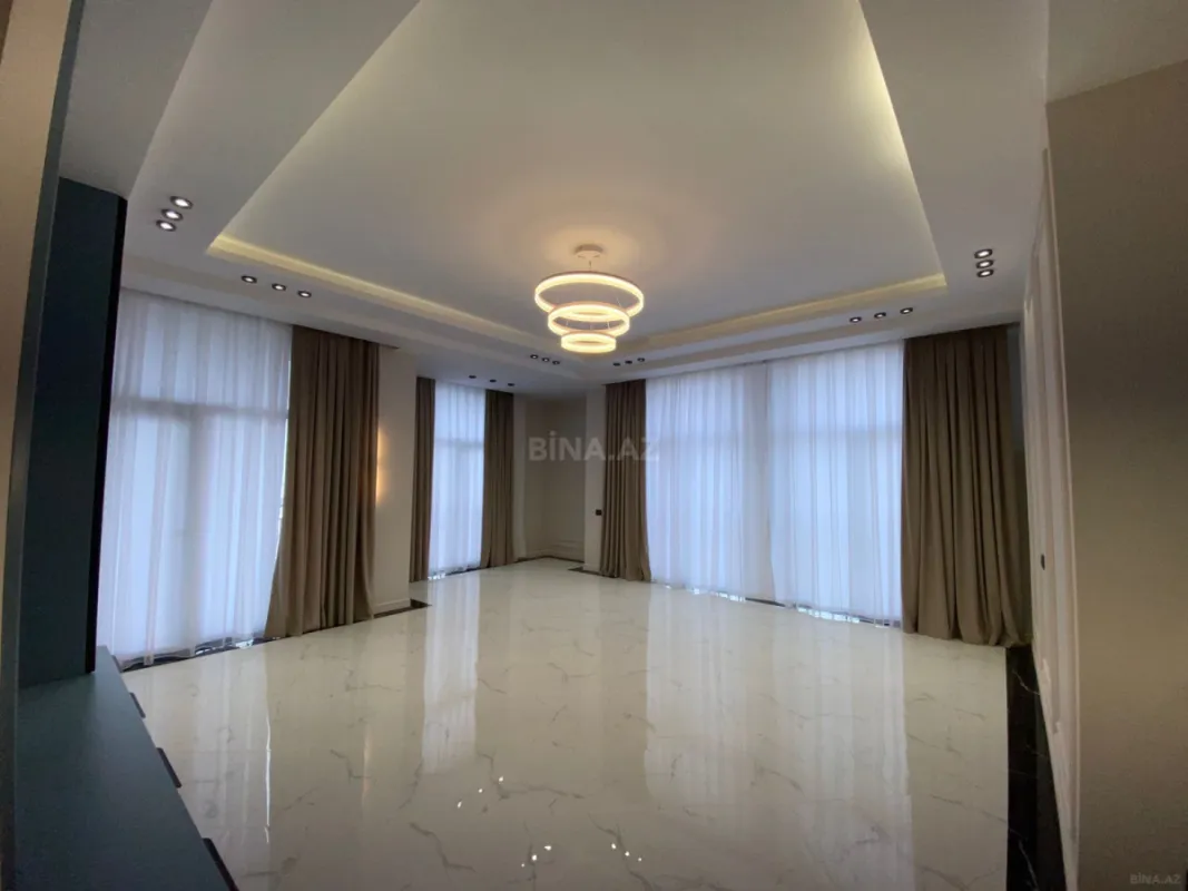 Satılır 3 otaqlı mənzil 132 m²