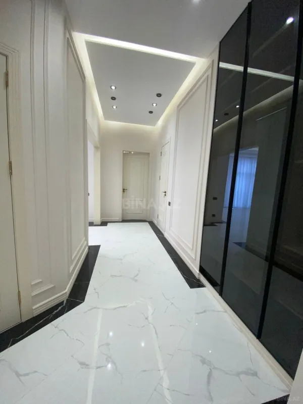 Satılır 3 otaqlı mənzil 132 m²