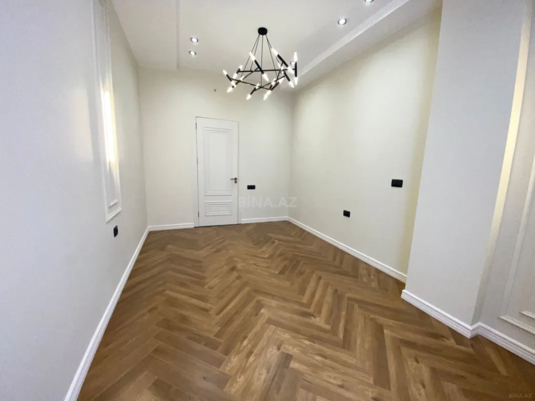 Satılır 3 otaqlı mənzil 132 m²