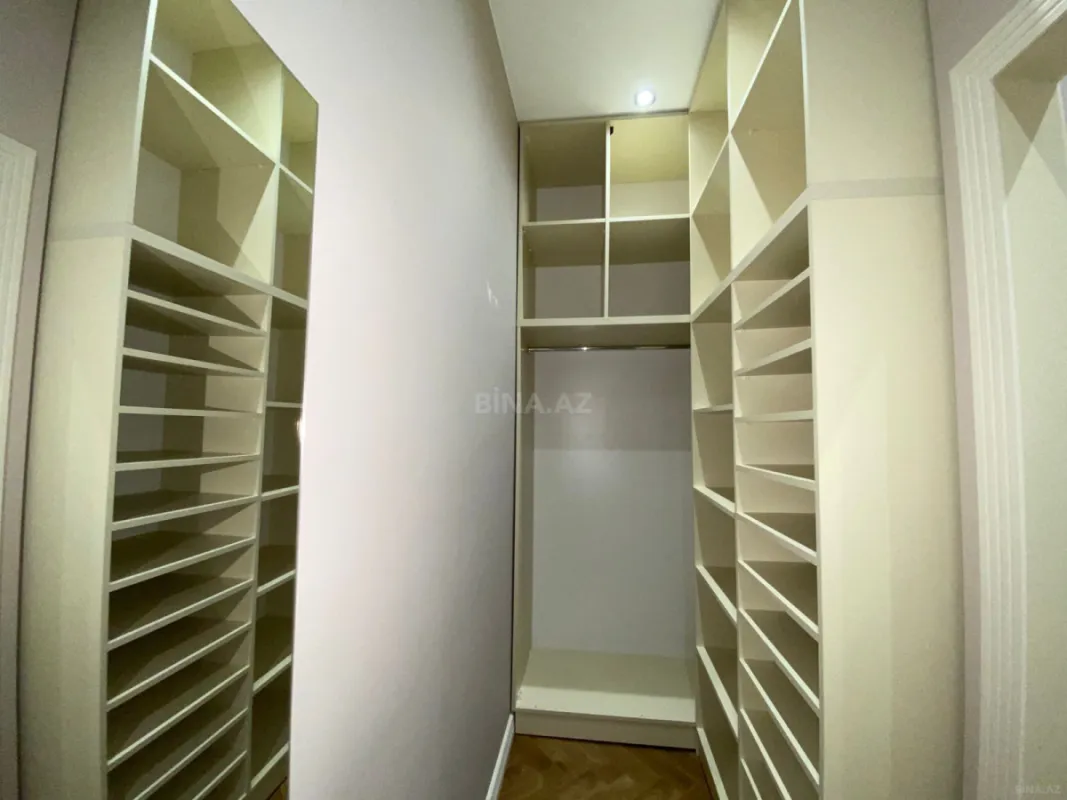 Satılır 3 otaqlı mənzil 132 m²