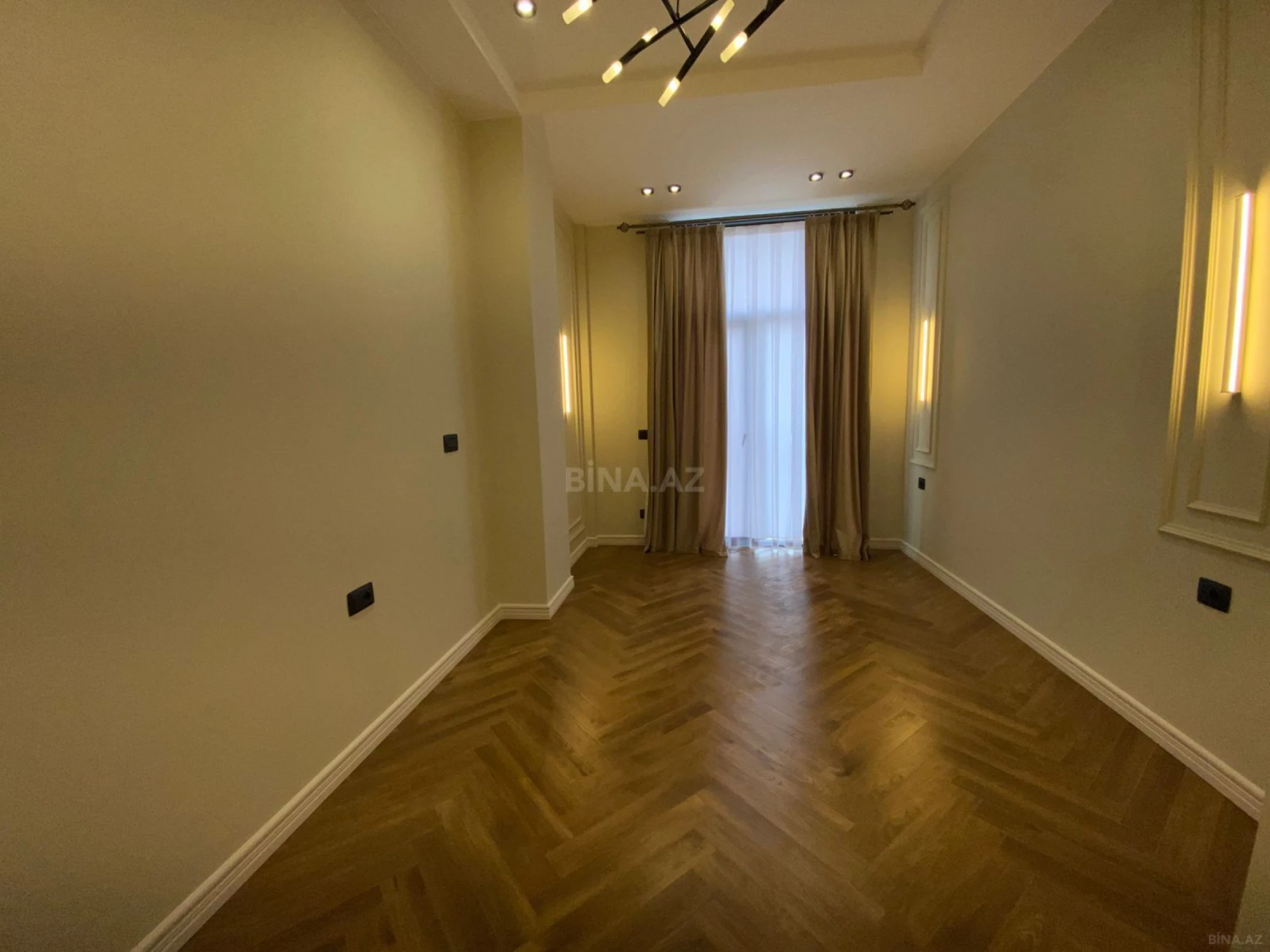 Satılır 3 otaqlı mənzil 132 m²