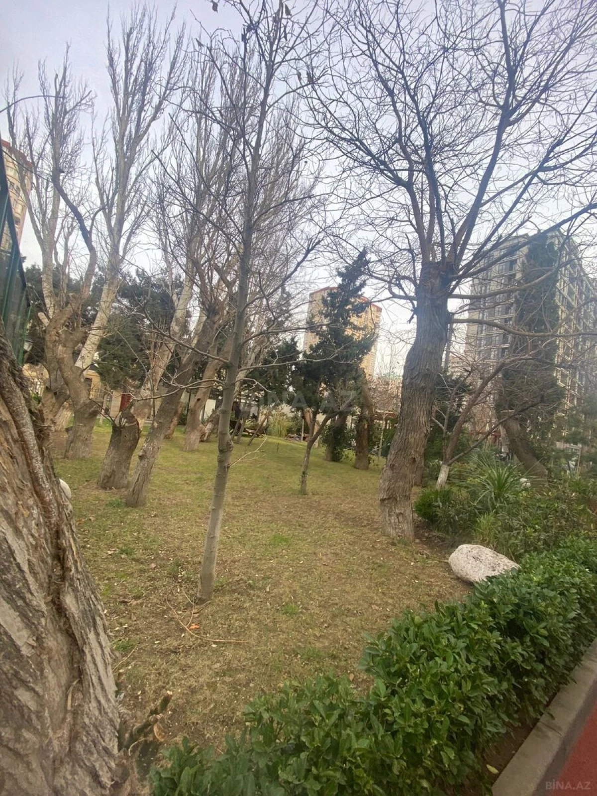 Satılır 3 otaqlı mənzil 132 m²