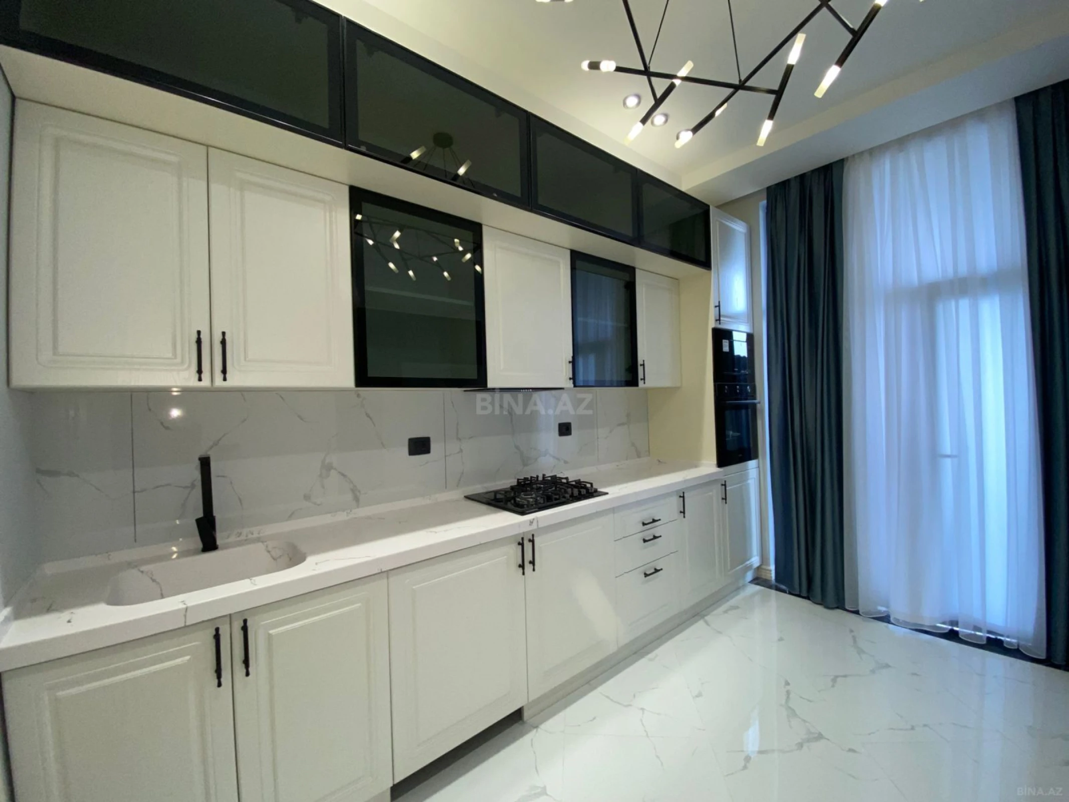 Satılır 3 otaqlı mənzil 132 m²