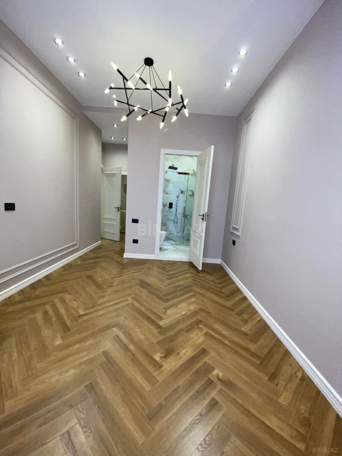 Satılır 3 otaqlı mənzil 132 m²