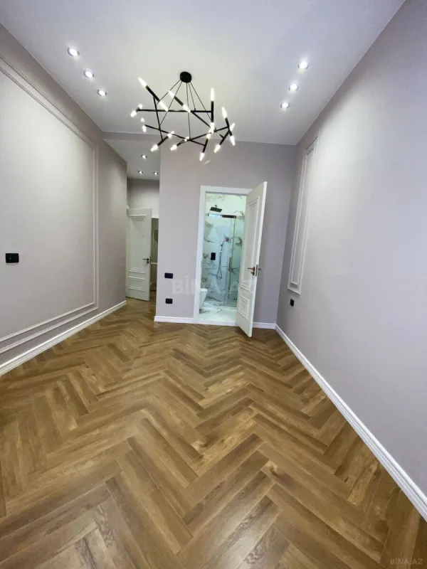 Satılır 3 otaqlı mənzil 132 m²