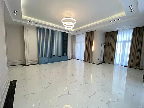 Satılır 3 otaqlı mənzil 132 m²