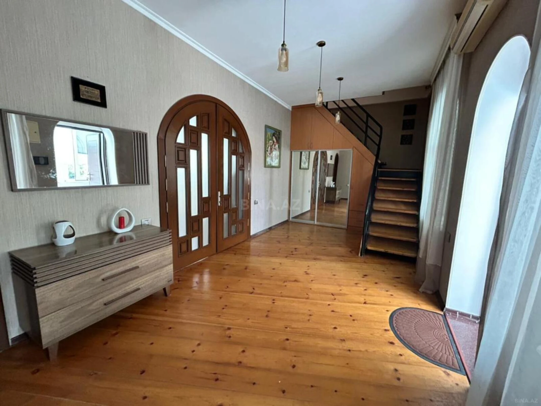 Kirayə verilir 5 otaqlı həyət evi 300 m²