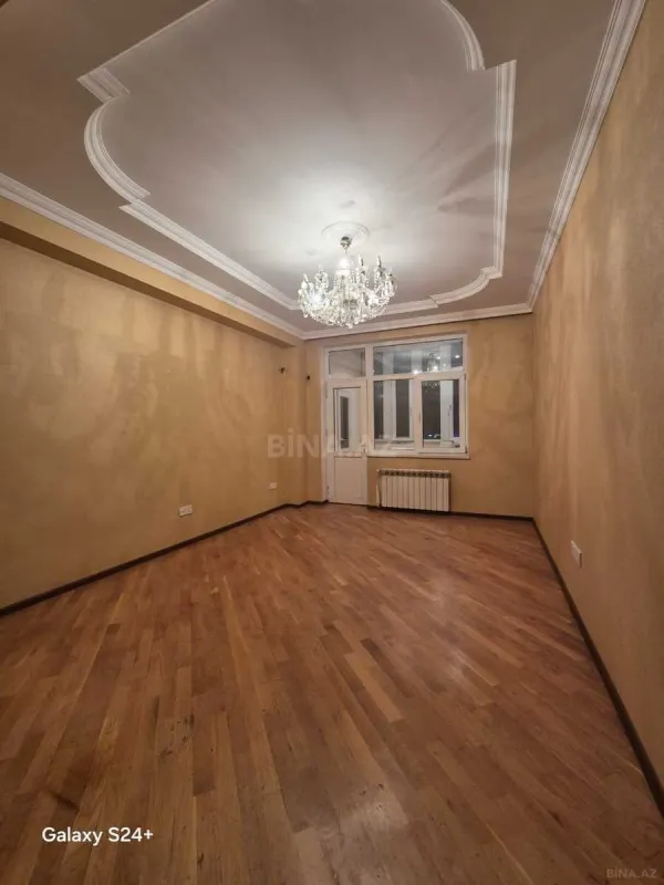 Satılır 2 otaqlı mənzil 82 m²