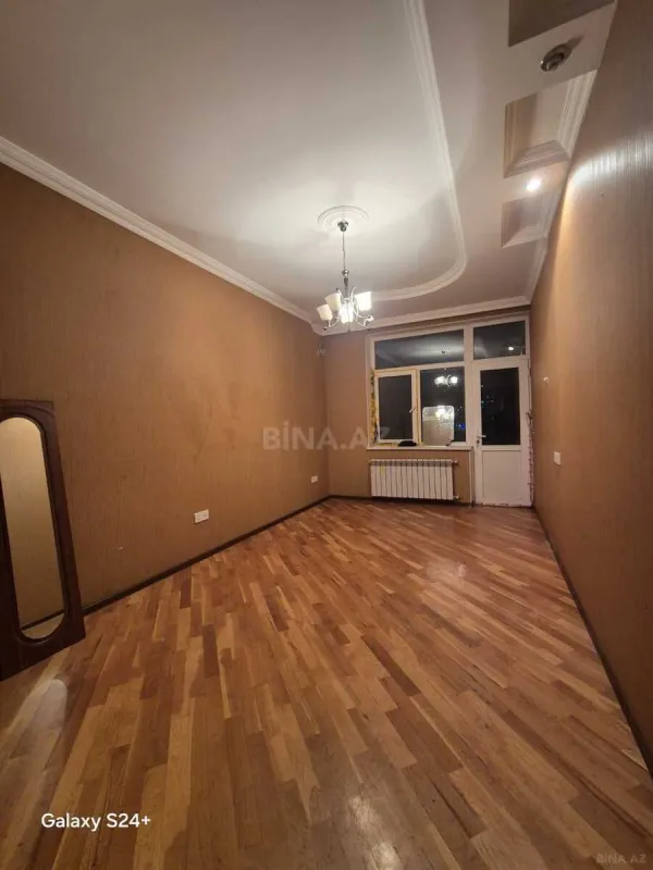 Satılır 2 otaqlı mənzil 82 m²