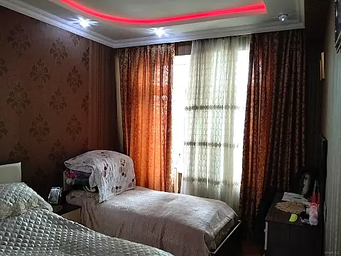 Satılır 4 otaqlı mənzil 145 m²