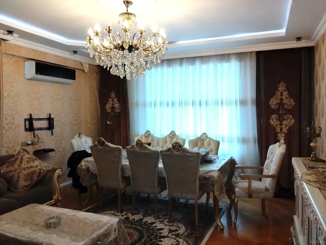 Satılır 4 otaqlı mənzil 145 m²